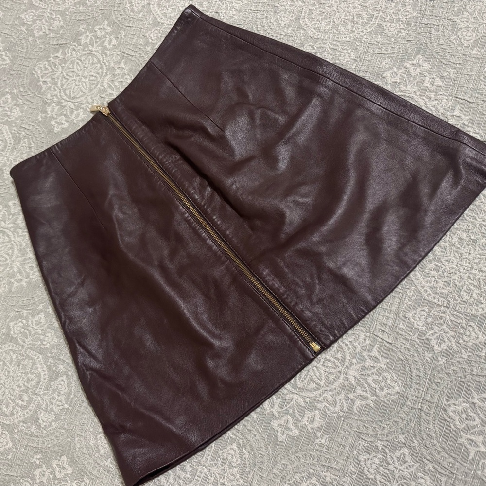 H&M Dark Brown Genuine Leather Mini Skirt

💰 ‼️ BLACK FRIDAY SALE ‼️ 💰